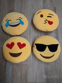 Cuscino sorriso con faccine emonji 