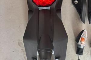 Portatarga con faro posteriore KTM Duke 690
