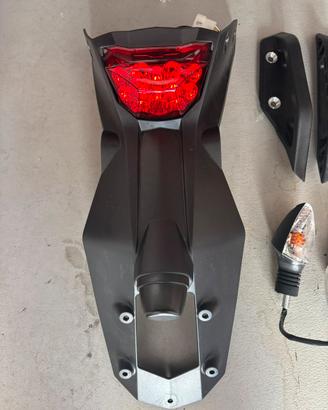 Portatarga con faro posteriore KTM Duke 690