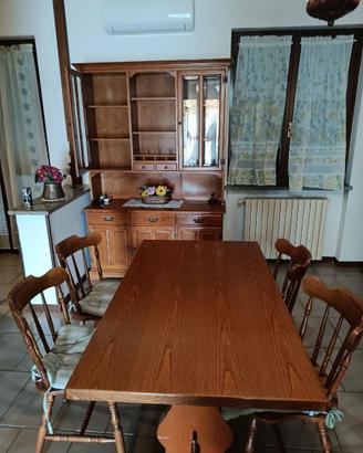 Tavolo più credenza in legno di pino