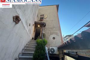 Immobile di circa 150 mq con cortile e garage