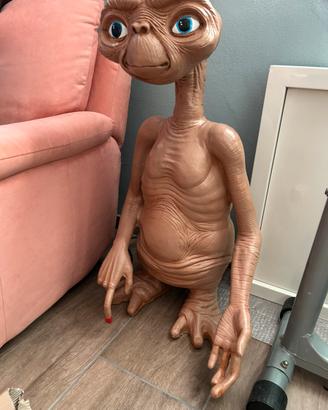 E.T. Extraterrestre circa 70/80 cm  resina