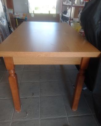 tavolo da cucina con 4 sedie