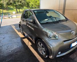 TOYOTA iQ - 2011