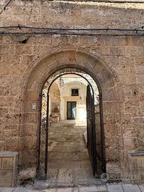 Appartamento al primo piano allo stato rustico