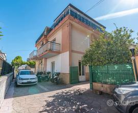 MONDELLO porz.Villa in residence rif.96/25