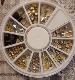 Decorazioni e strumenti per nails art