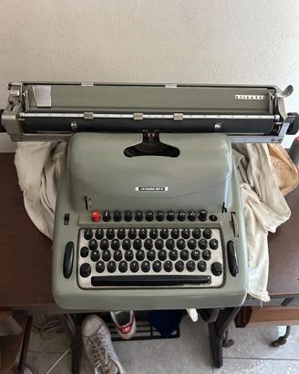 macchina da scrivere elettrica olivetti