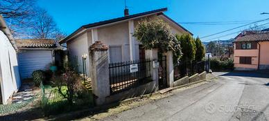 Villa singola con giardino in paese