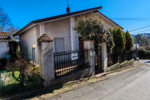 Villa singola con giardino in paese