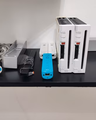 Lotto 2 Console Nintendo Wii + Accessori