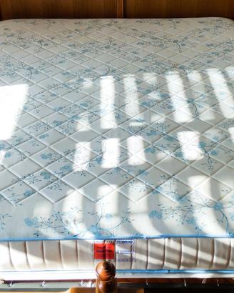 Letto matrimoniale legno rete materasso cuscini