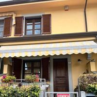 Villetta a schiera su tre livelli subito abitabile