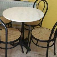 Tavolo da giardino in marmo con sedie