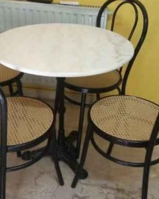 Tavolo da giardino in marmo con sedie