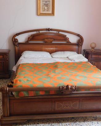 Camera da letto matrimoniale completa classica
