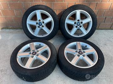 Cerchi in lega con gomme 205/55R16 per Ford Focus
