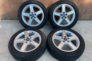 Cerchi in lega con gomme 205/55R16 per Ford Focus