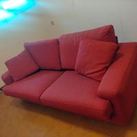 Divano in tessuto rosso