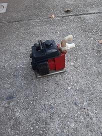 Pompa a due tempi  per  bagnare  orti