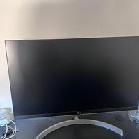 Monitor e Scrivania da gaming