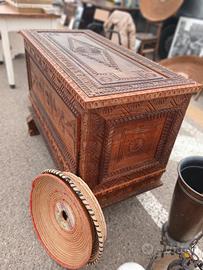 cassapanca sarda intagliata a mano