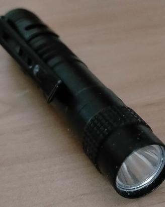 Torcia a batteria o con ricarica manuale