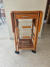 Carrello cucina in pino e piastrelle in ceramica 