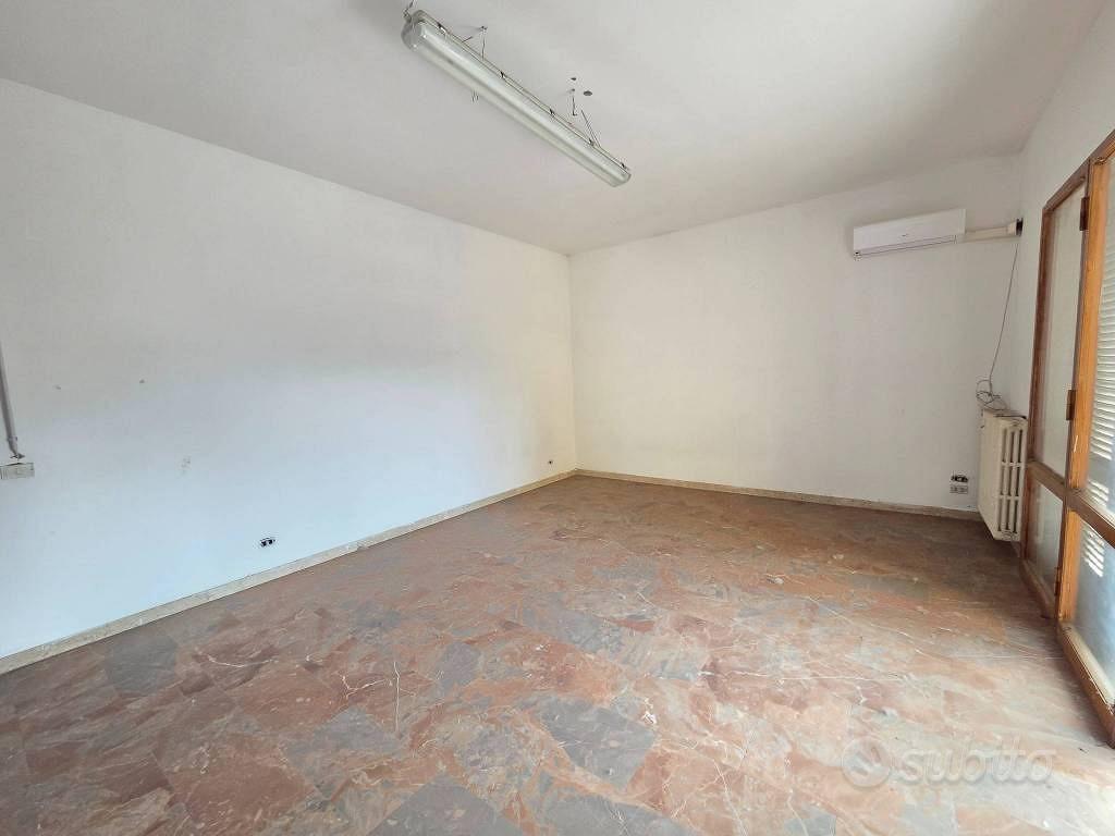 Appartamento di 418 m² con più di 5 locali e box a - Vista 3