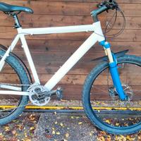 bici MTB con freni a disco