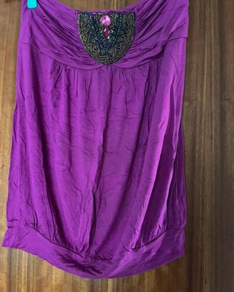 Top fucsia con applicazione gioiello