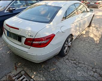 auto Mercedes E 220 D coupé