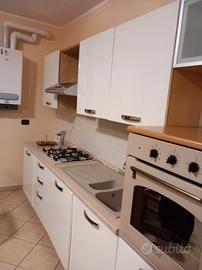 Cucina, camera da letto, soggiorno 