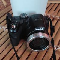 Kodak pixpro az421 + borsello + caricabatteria