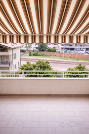 Tenda da sole per balcone da aggiustare