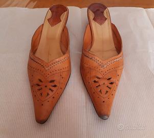 Sandali in cuoio punta lunga