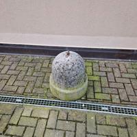 Panettone stradale di cemento