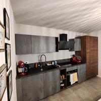 Cucina di design con elettrodomestici 