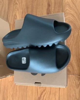 Yeezy Slides 42