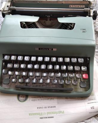 Macchina da scrivere Olivetti Lettera 32