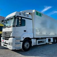Mercedes-Benz Axor 2543 isotermico con Thermoking