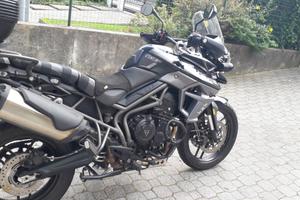 Triump Tiger 800 xrx tenuto da vetrina!