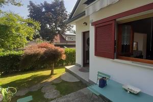 Luminosa villetta bifamiliare libera su tre lati -