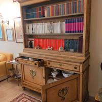 Credenza stile tirolese dipinta a mano