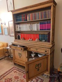 Credenza stile tirolese dipinta a mano