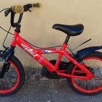 biciletta bmx shark e casco protettivo warg