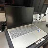 HP Laptop 15 -fd0xxx poco usato