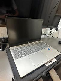 HP Laptop 15 -fd0xxx poco usato