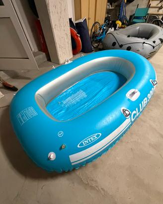 Coppia di gommoni gonfiabili da mare
