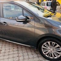 Peugeot 208 PureTech 82 5 porte Allure